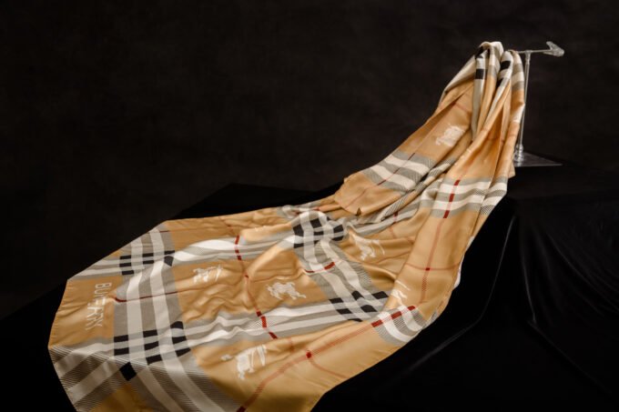 Burberry - Image 2